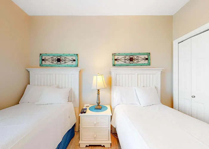 Holiday home Waterfront With Deck Balcony Ac & Washer Dryer