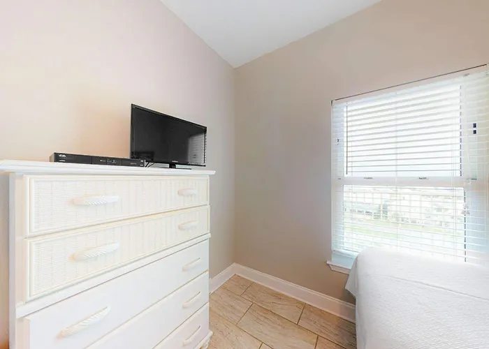 Waterfront With Deck Balcony Ac & Washer Dryer Holiday home *